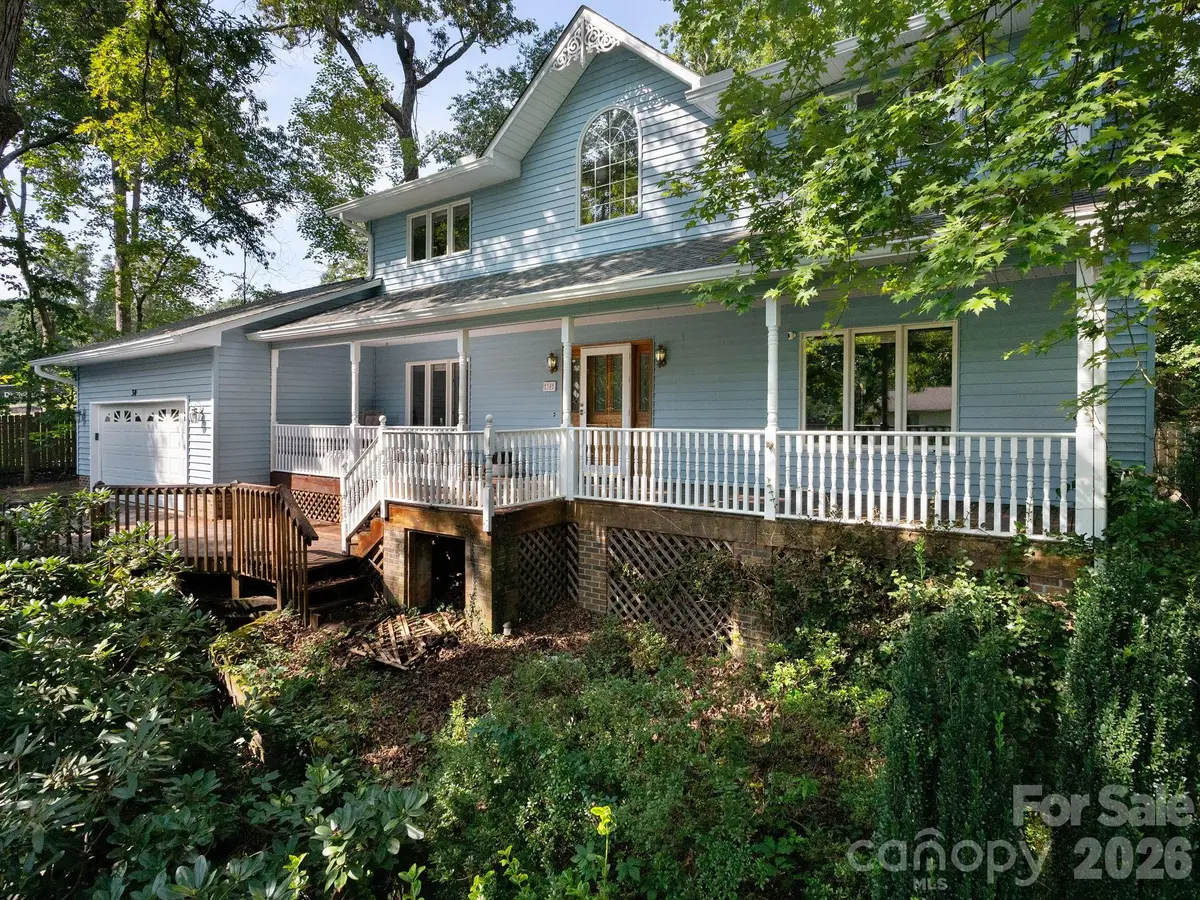 30 S Oaks Circle, Asheville, NC 28806 - #1
