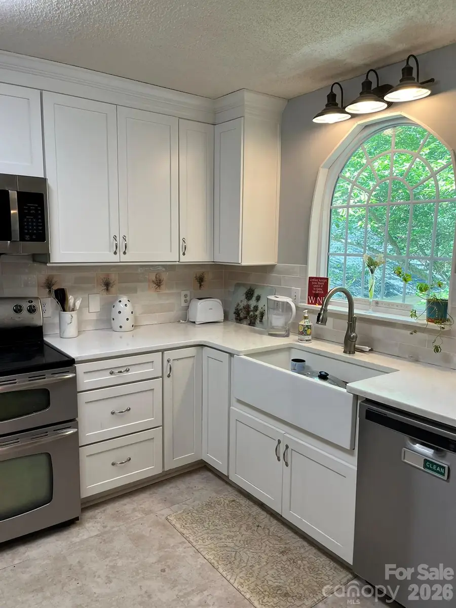 612 17th Avenue Drive Se, Hickory, NC 28602 - #2