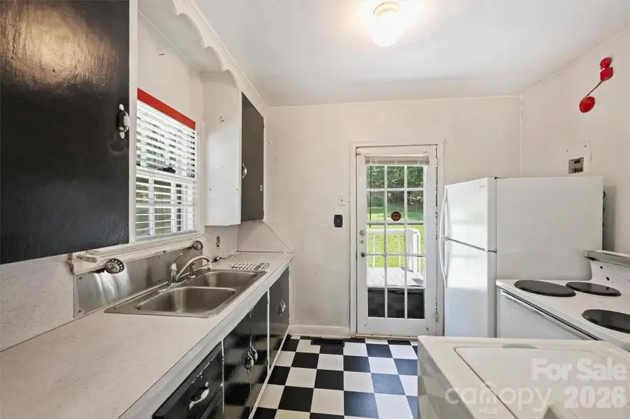 1211 Woodland Drive, Charlotte, NC 28205 - #3