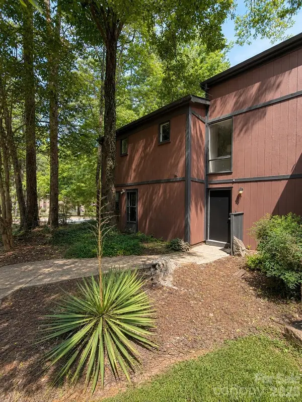 6101 Honeysuckle Lane, Charlotte, NC 28212