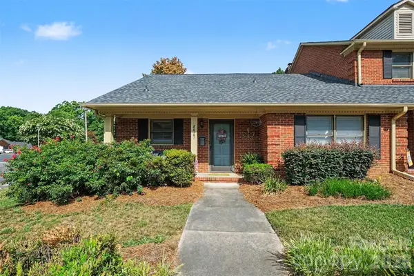 8427 Coulwood Oak Lane, Charlotte, NC 28214