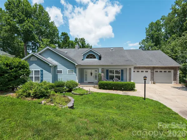 84 Red Cedar Drive, Hendersonville, NC 28792