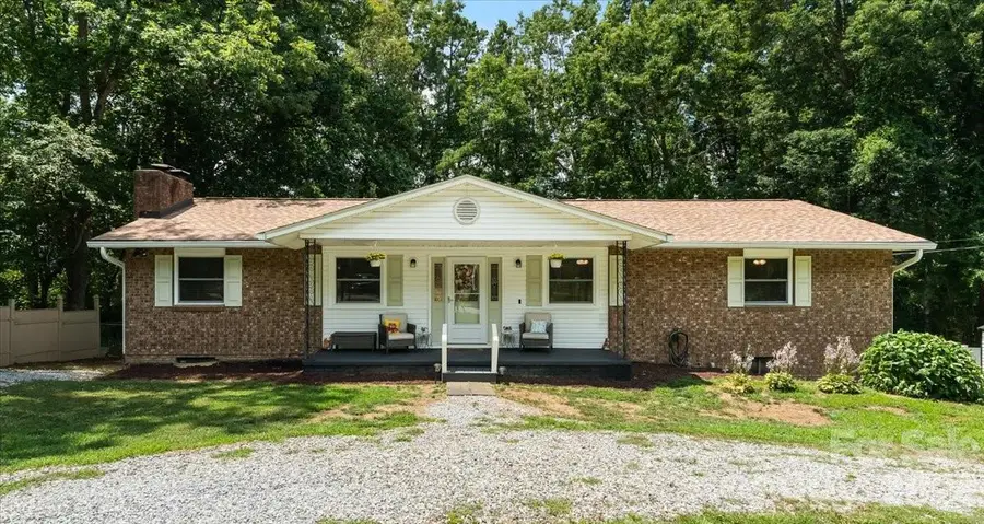 216 Dundeve Circle, Hendersonville, NC 28792 - #2