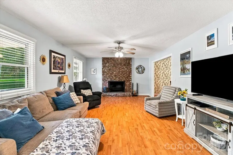 216 Dundeve Circle, Hendersonville, NC 28792 - #3