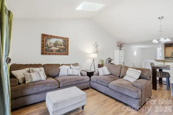 123 Foxden Drive #202, Fletcher, NC 28732