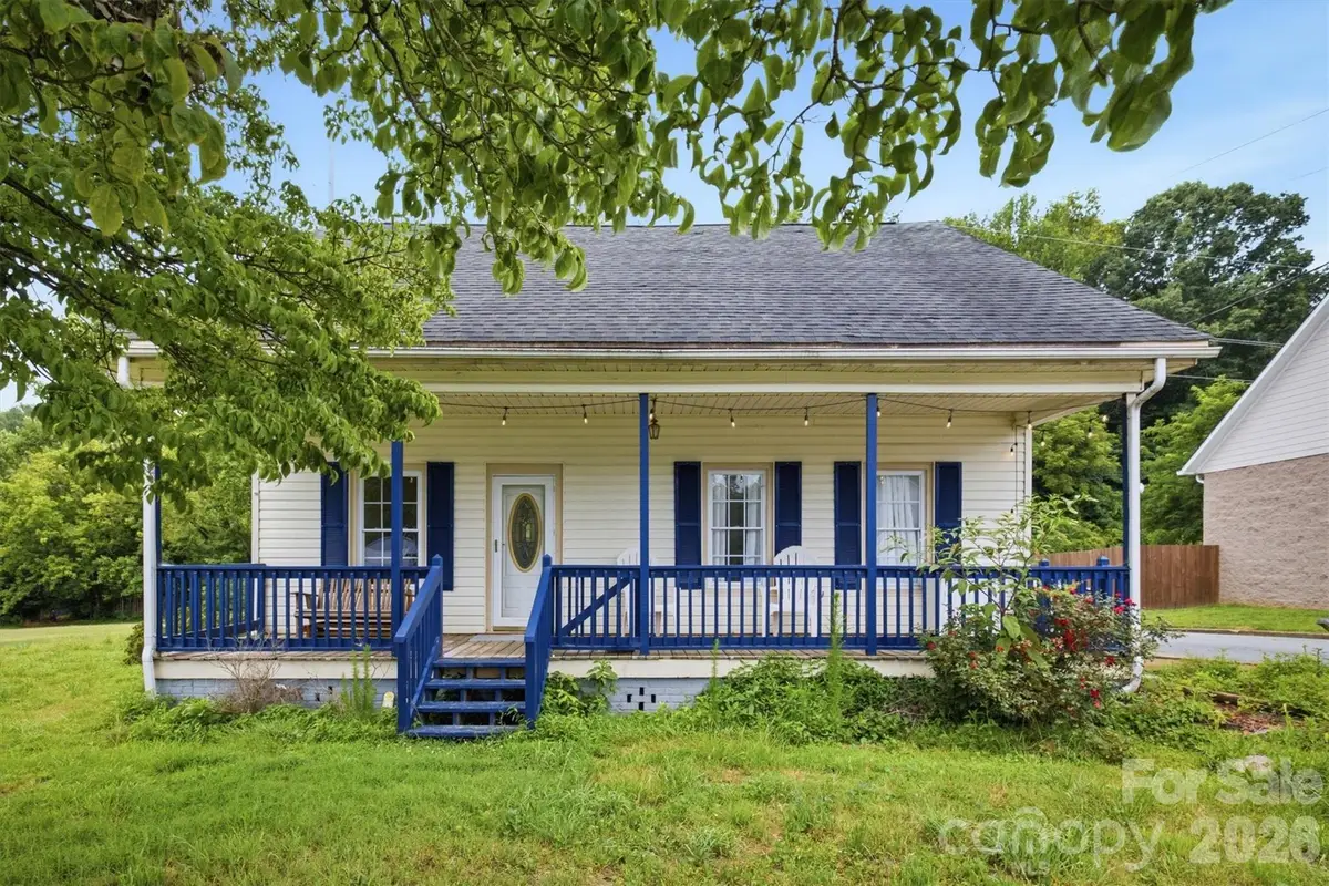 302 Catawba Avenue, Hickory, NC 28601 - #1
