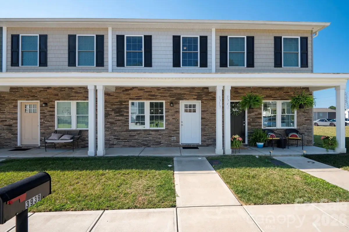 3939 Newhall Drive, Hickory, NC 28601 - #1