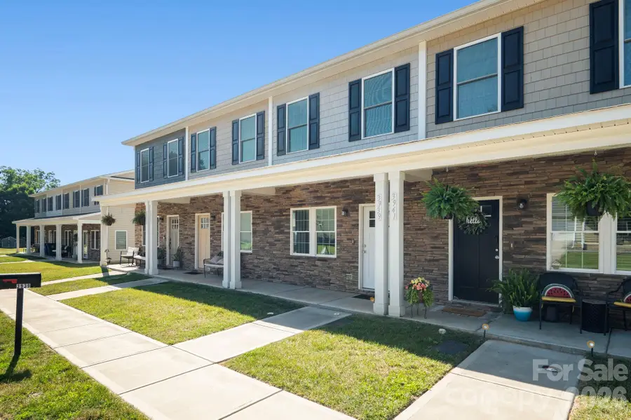 3939 Newhall Drive, Hickory, NC 28601 - #3