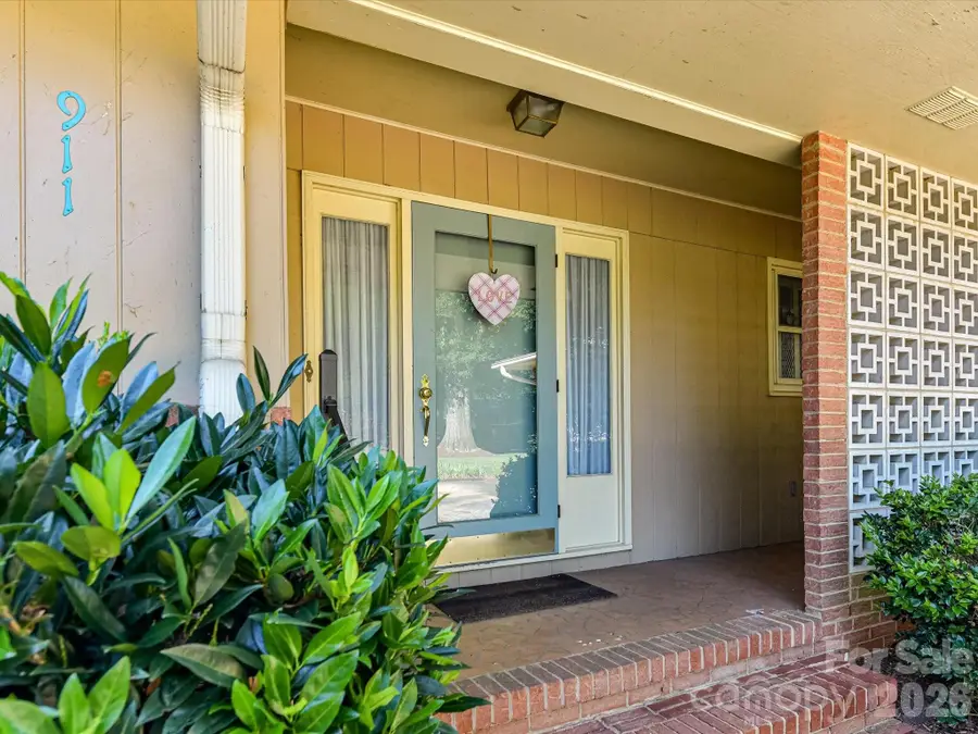 911 Lansdowne Road, Charlotte, NC 28270 - #3