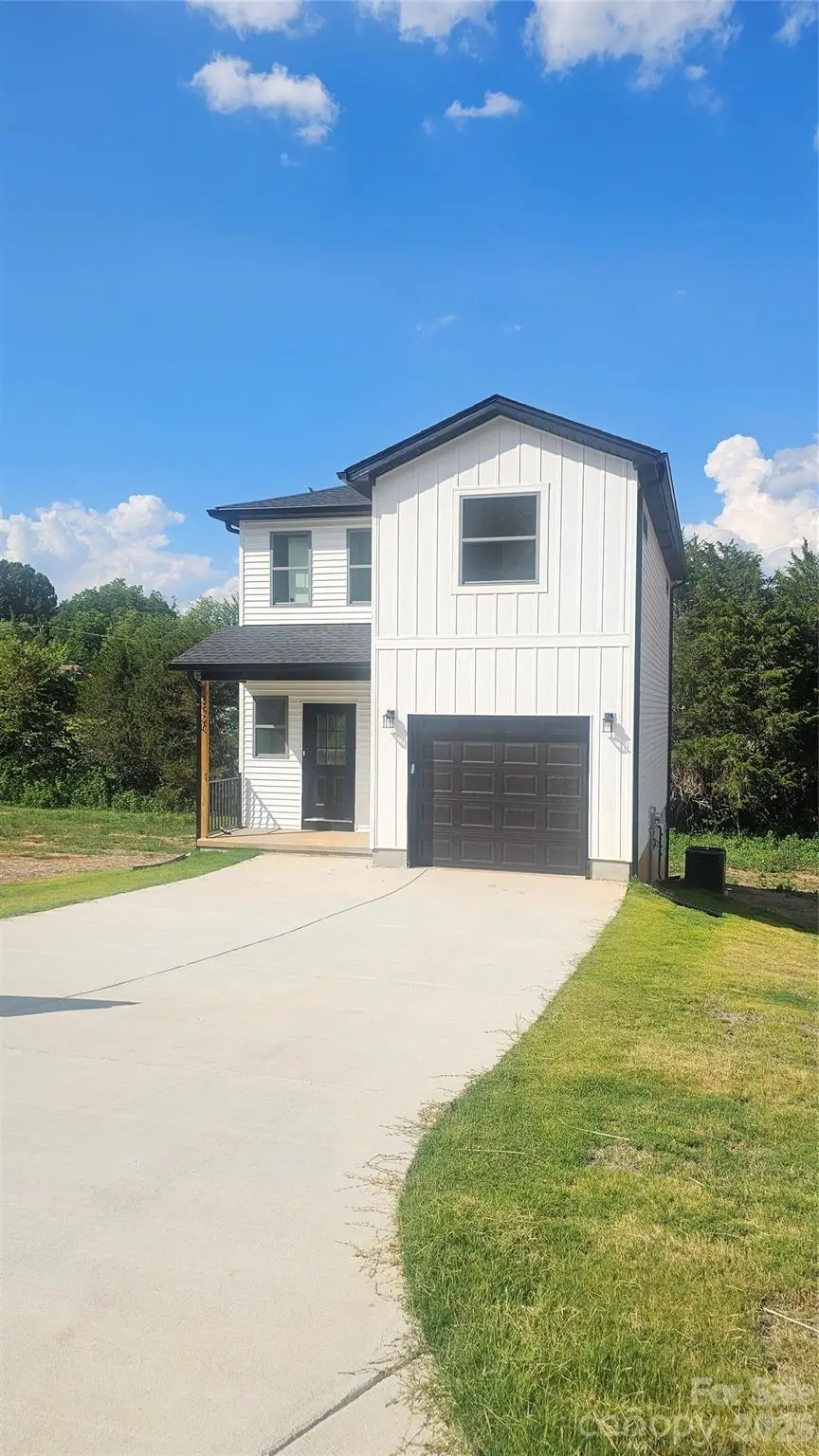 2920 21st Street Lane Ne, Hickory, NC 28601 - #2