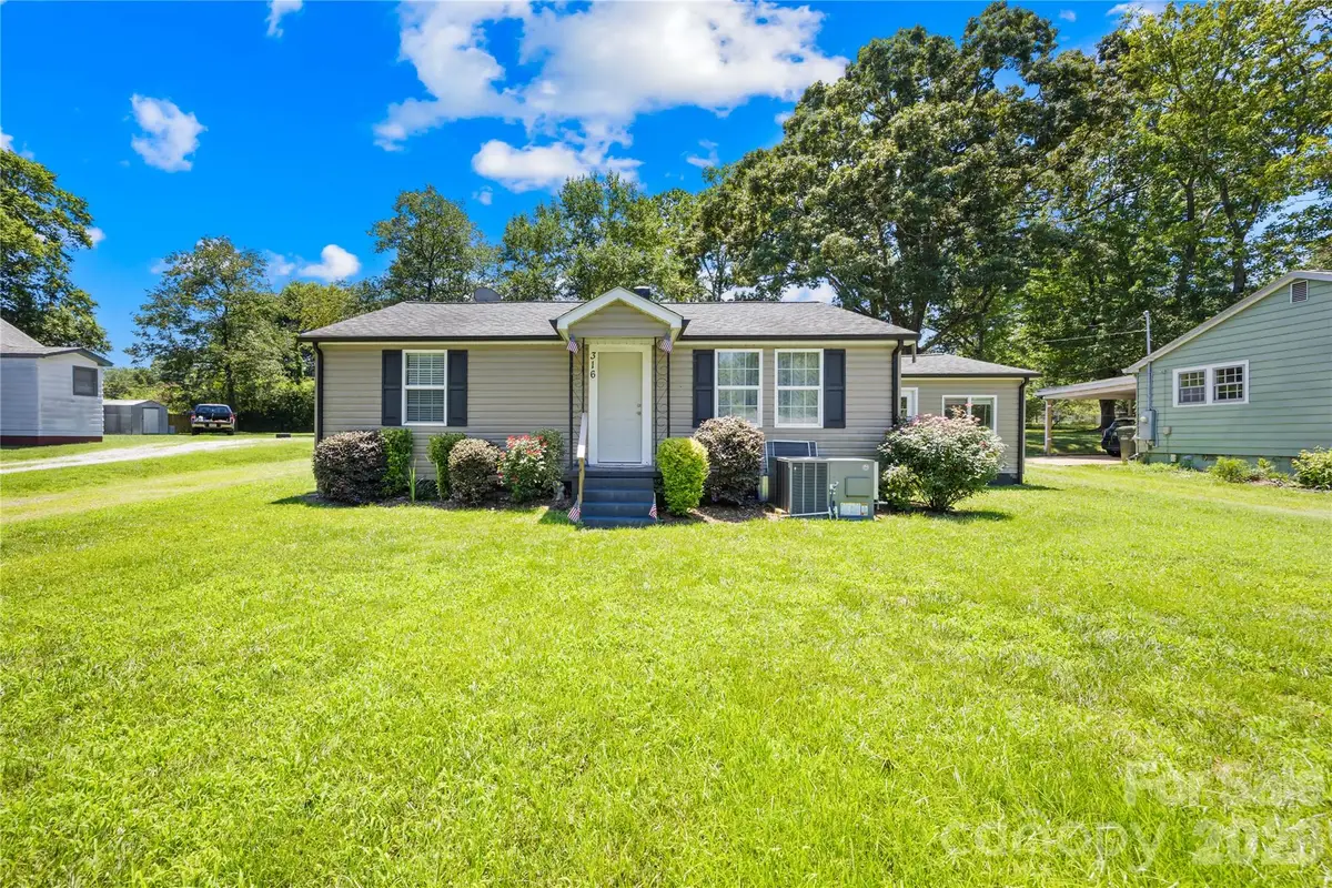 316 20th Avenue Ne, Hickory, NC 28601 - #1