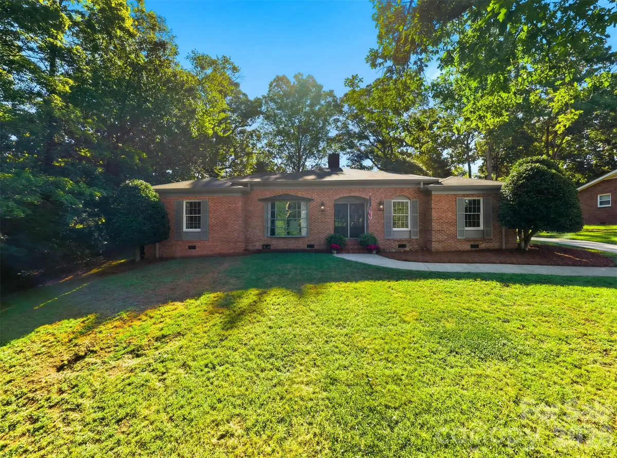 1240 10th Street Lane Nw, Hickory, NC 28601 - #1