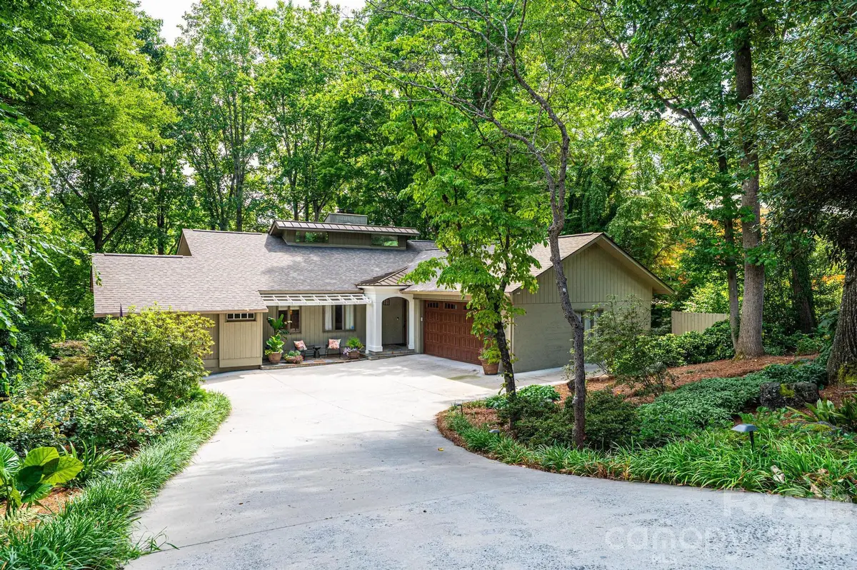 2028 10th Street Boulevard Nw, Hickory, NC 28601 - #1