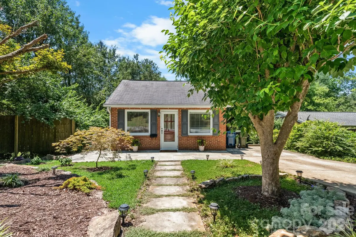 407 10th Street Drive Nw, Hickory, NC 28601 - #1