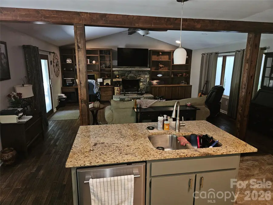216 Brentwood Circle, Newton, NC 28658 - #2