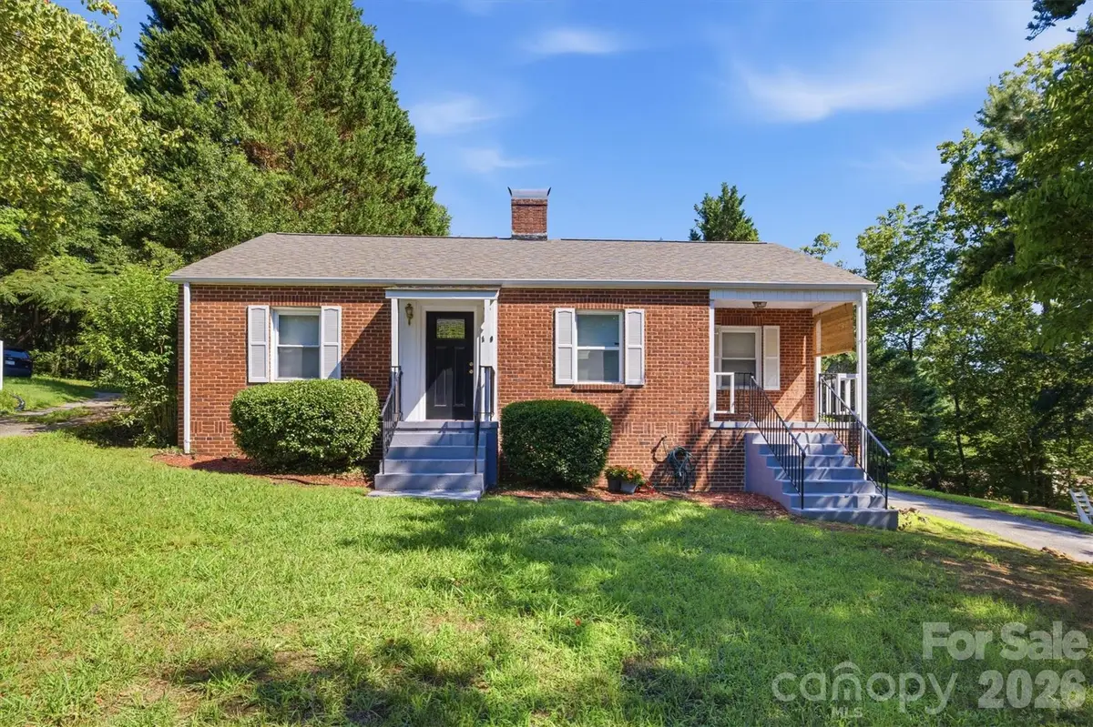 1060 14th Avenue Nw, Hickory, NC 28601 - #1