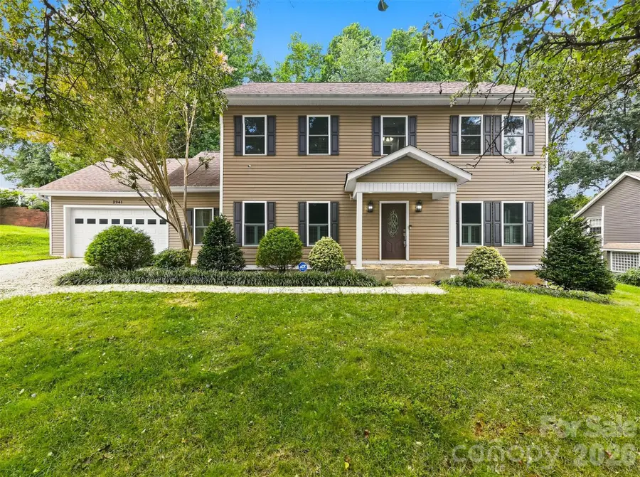 2941 8th Street Court Ne, Hickory, NC 28601 - #2