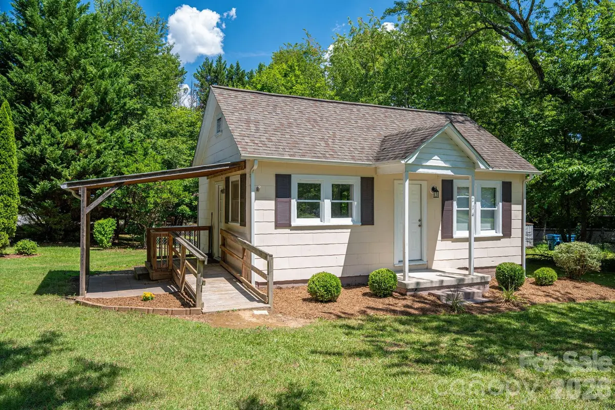 214 23rd Street Nw, Hickory, NC 28601 - #1