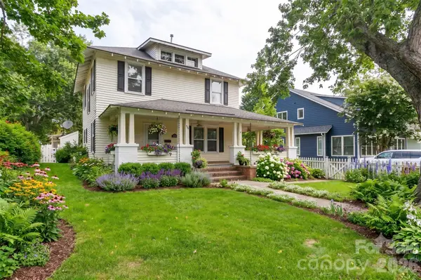 729 5th Avenue W, Hendersonville, NC 28739