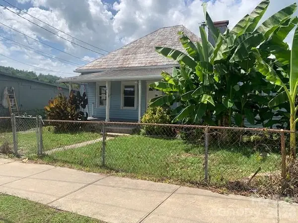 28 W Chestnut Street, Rosman, NC 28712