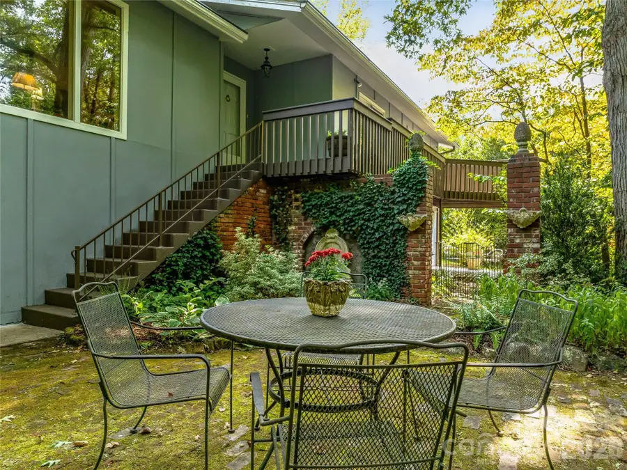 5 Hillcrest Road E, Asheville, NC 28804 - #2