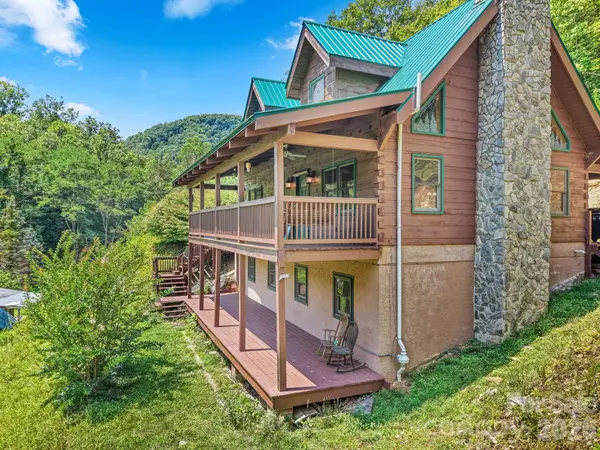 2560 Round Hill Road, Bryson City, NC 28713
