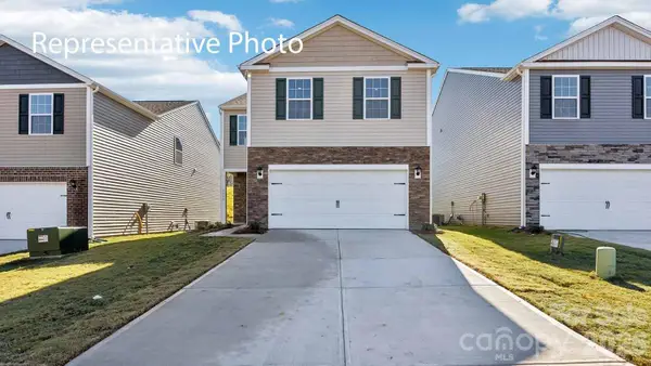 672 13th Avenue Drive Ne, Hickory, NC 28601