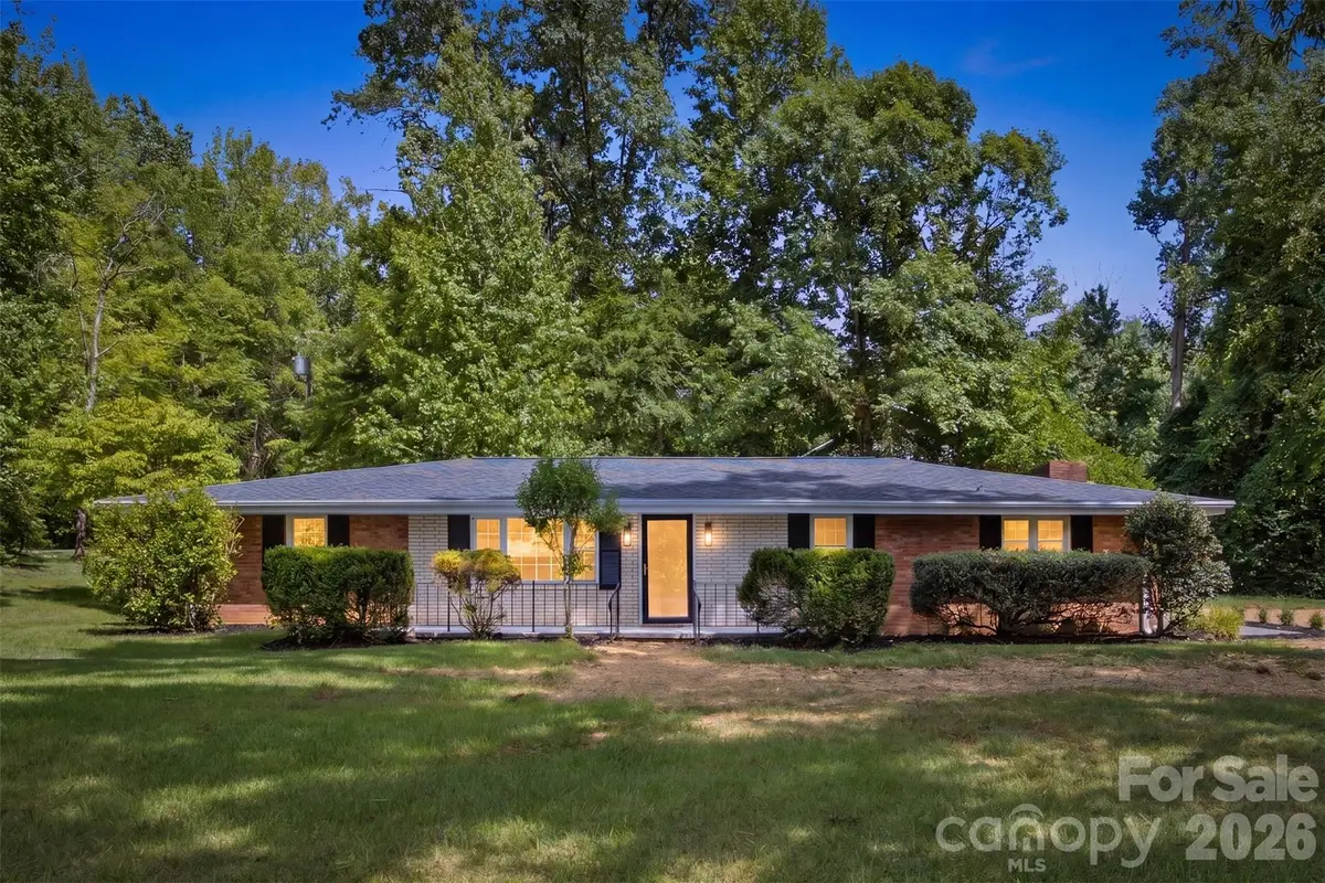 8223 Knollwood Circle, Charlotte, NC 28213 - #1