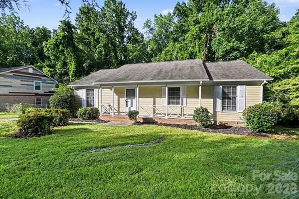 2726 Meadowcliff Drive, Charlotte, NC 28215
