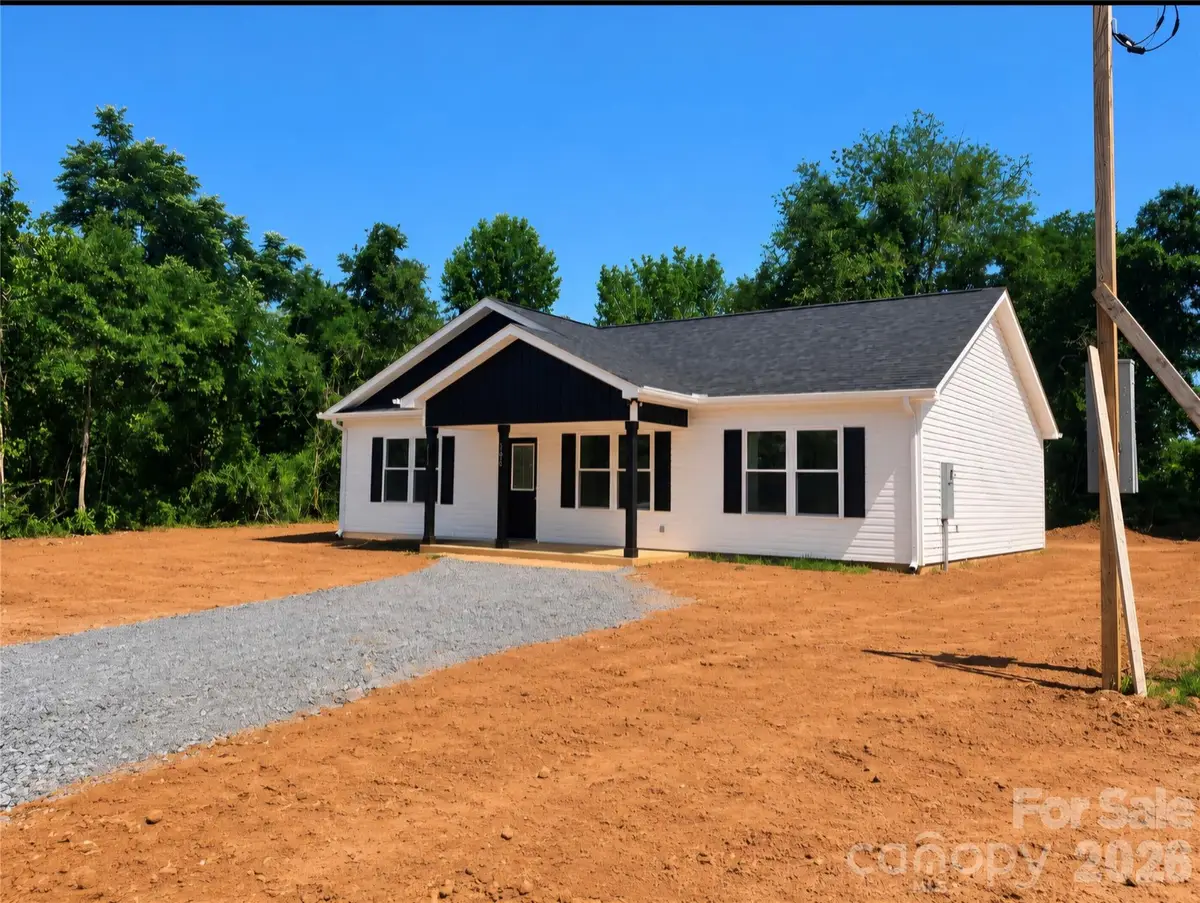 356 14th Avenue Sw, Hickory, NC 28602 - #1