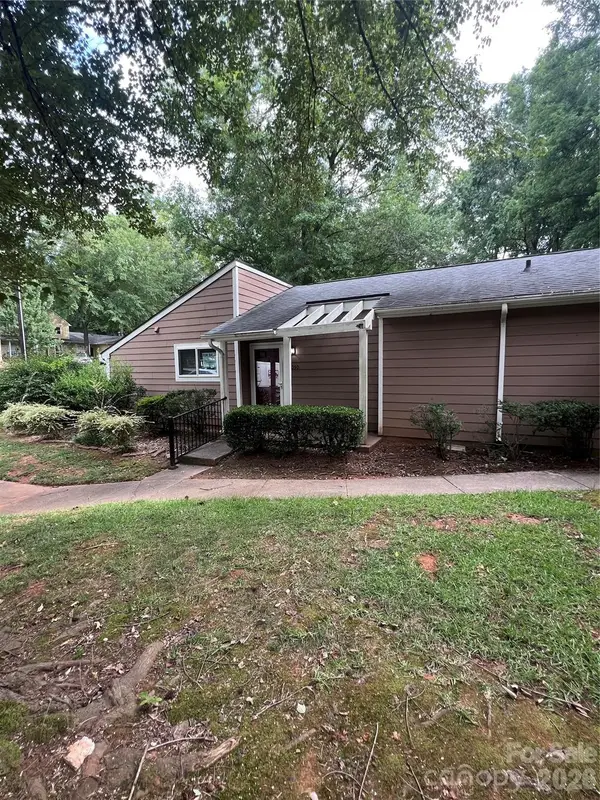 1050 Sardis Cove Drive, Charlotte, NC 28270