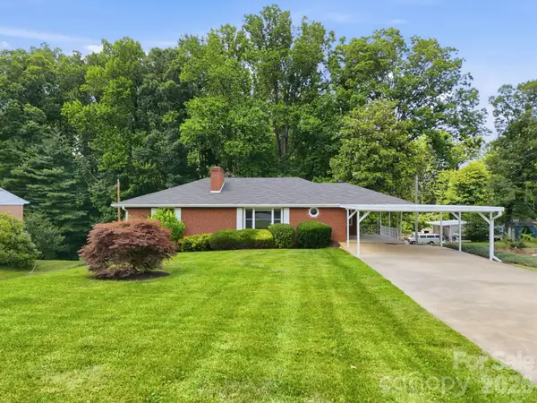 845 Sand Hill Road, Asheville, NC 28806
