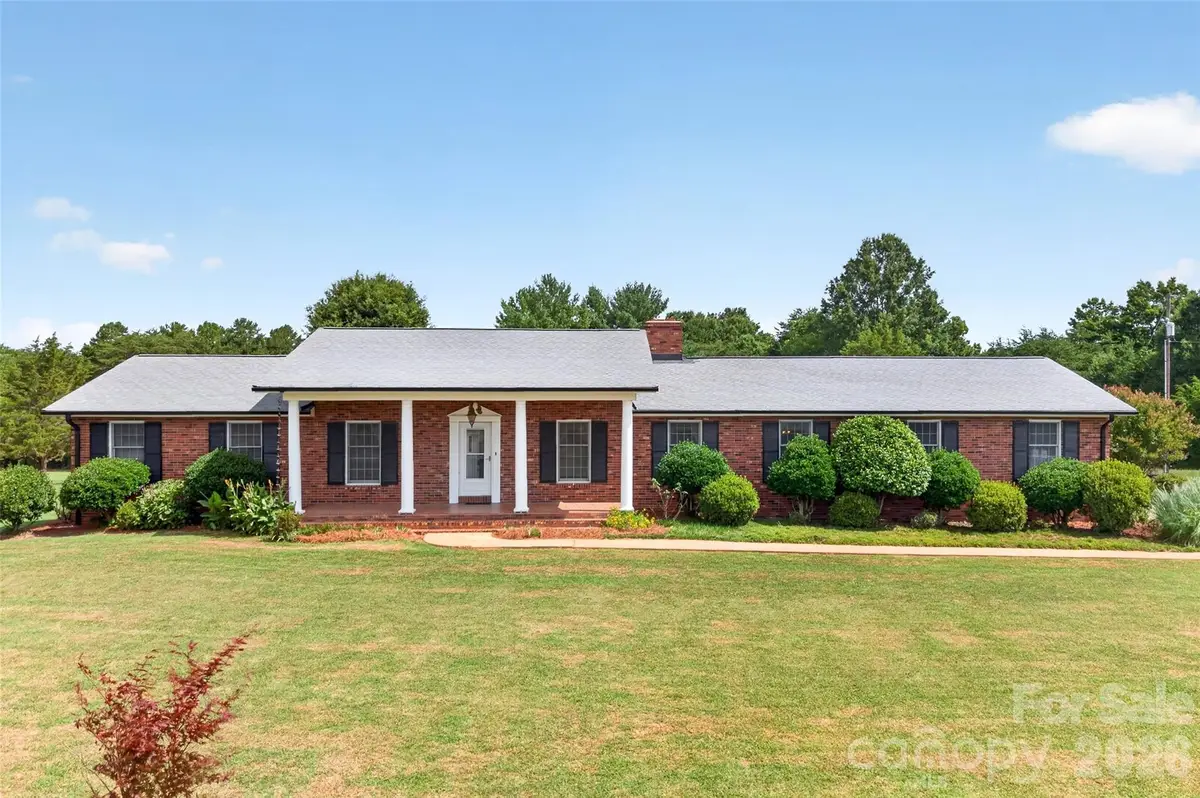 3040 E Maiden Road, Maiden, NC 28650 - #1