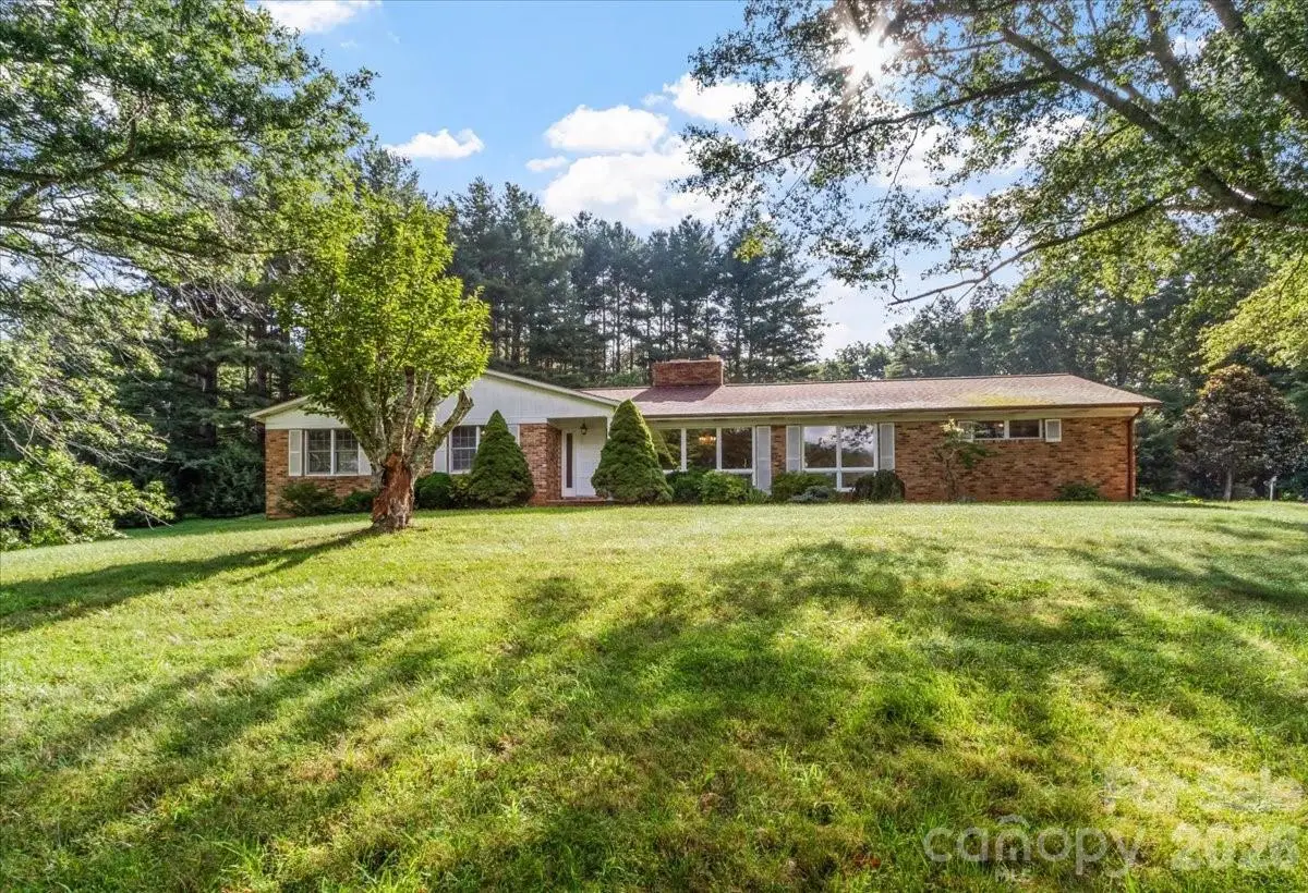 235 Rolling Ridge Loop, Burnsville, NC 28714 - #1
