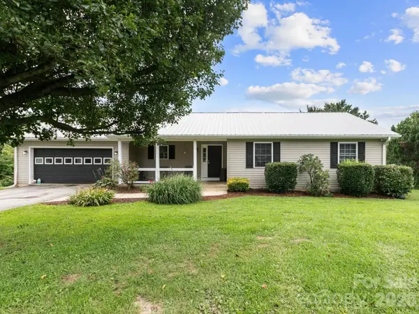 11 Cathy Court, Hendersonville, NC 28792