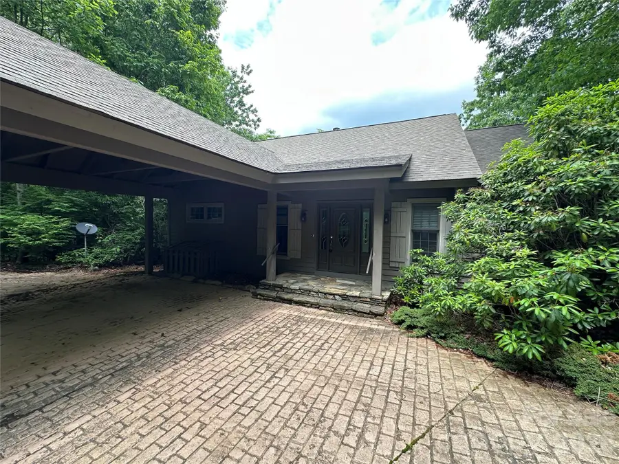 880 W Rochester Drive, Cashiers, NC 28717 - #2