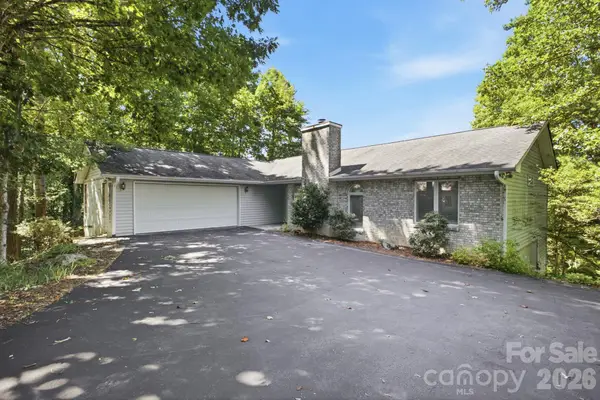 1870 Riverview Court, Hendersonville, NC 28739