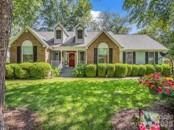 9 Kingfisher Lane, Mills River, NC 28759