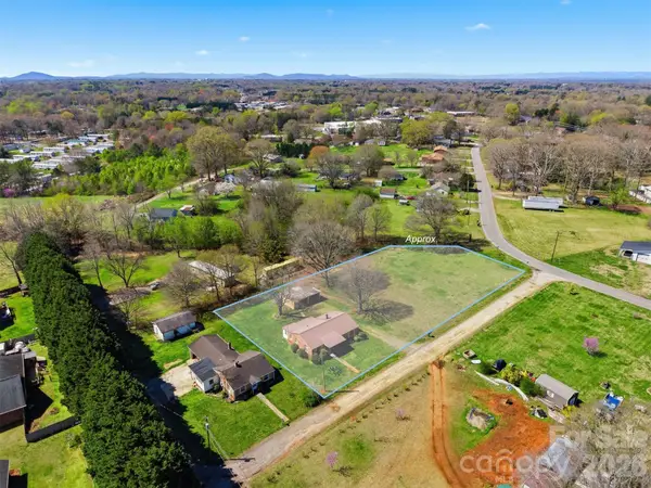 2421 35th Street Court Ne, Hickory, NC 28601