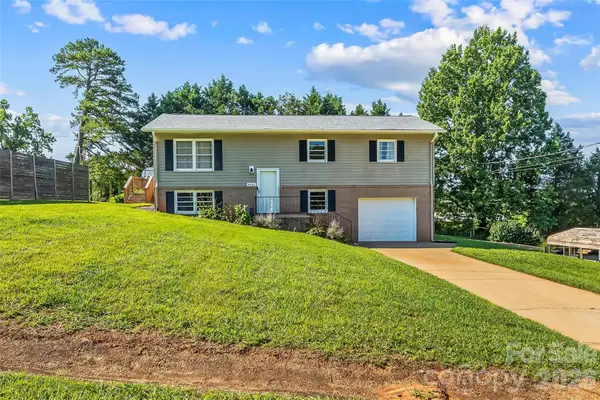 4405 Landing Court, Hickory, NC 28602