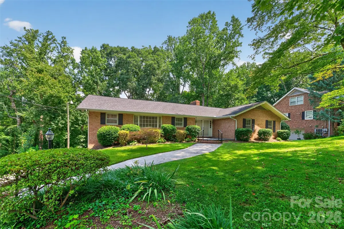 530 25th Avenue Nw, Hickory, NC 28601 - #1