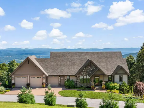 320 Summerset Drive, Hendersonville, NC 28792