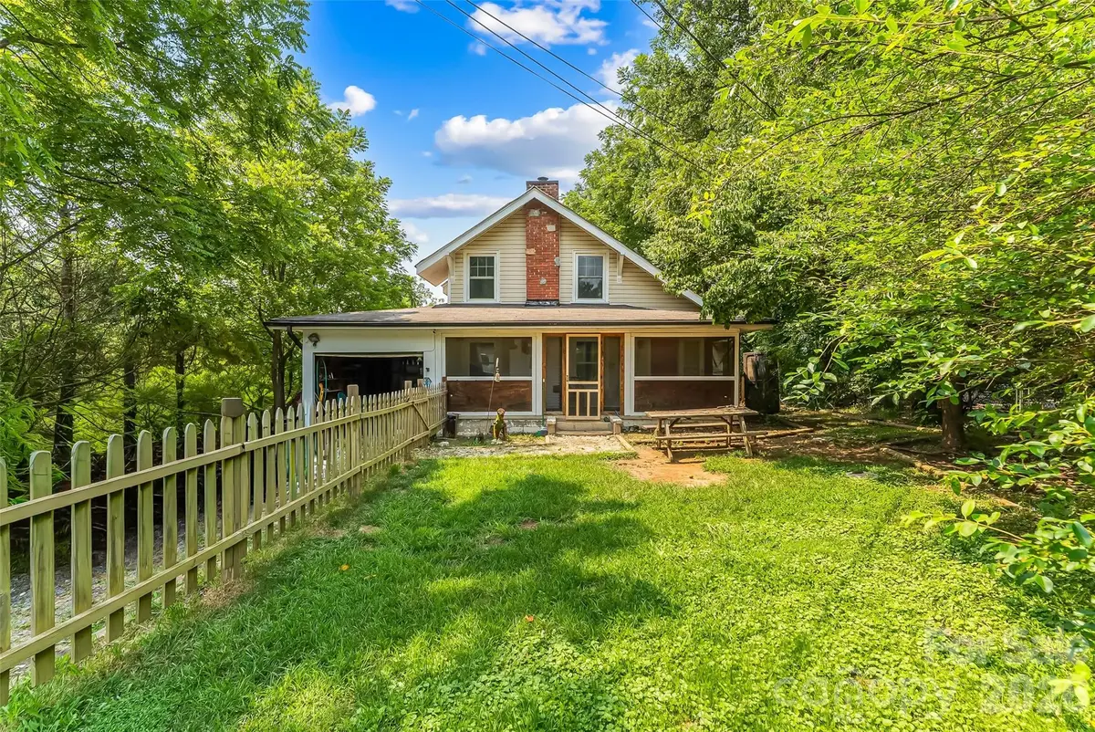 40 Sycamore Circle, Hendersonville, NC 28791 - #1