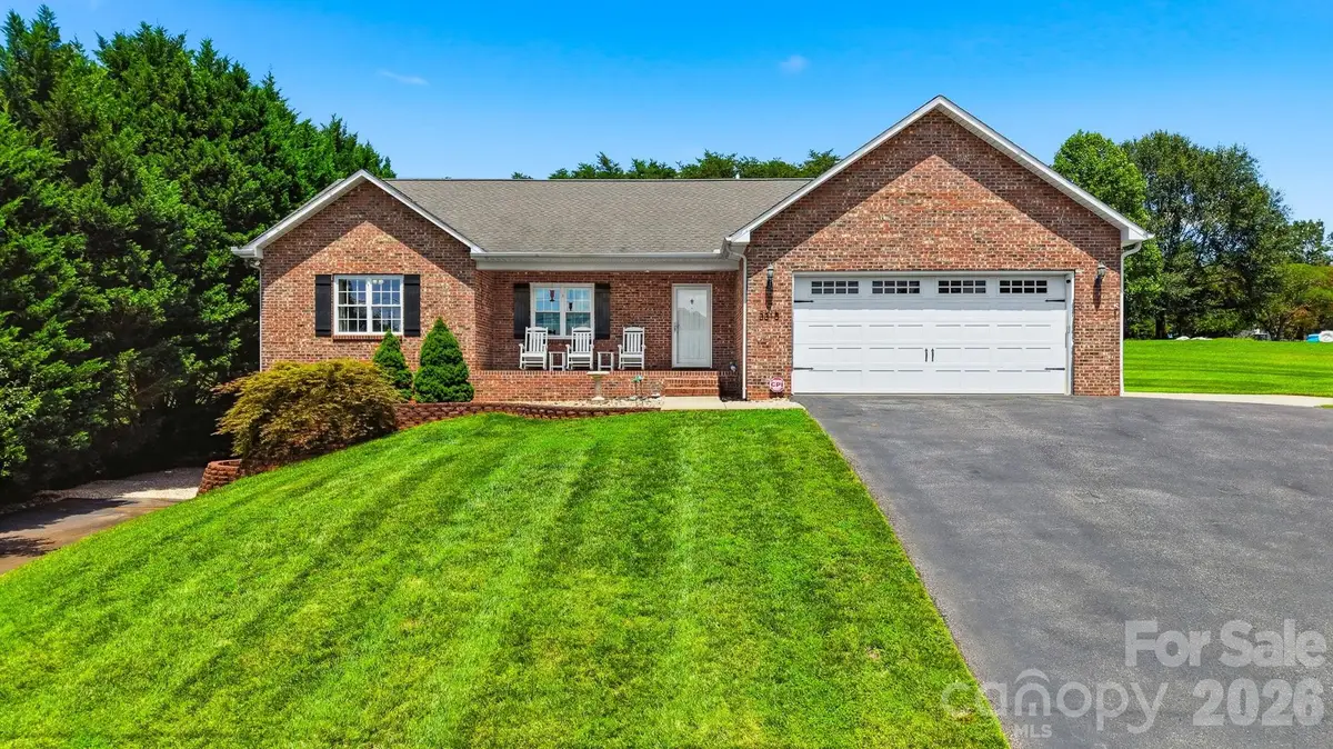 3315 47th Avenue Place Ne, Hickory, NC 28601 - #1