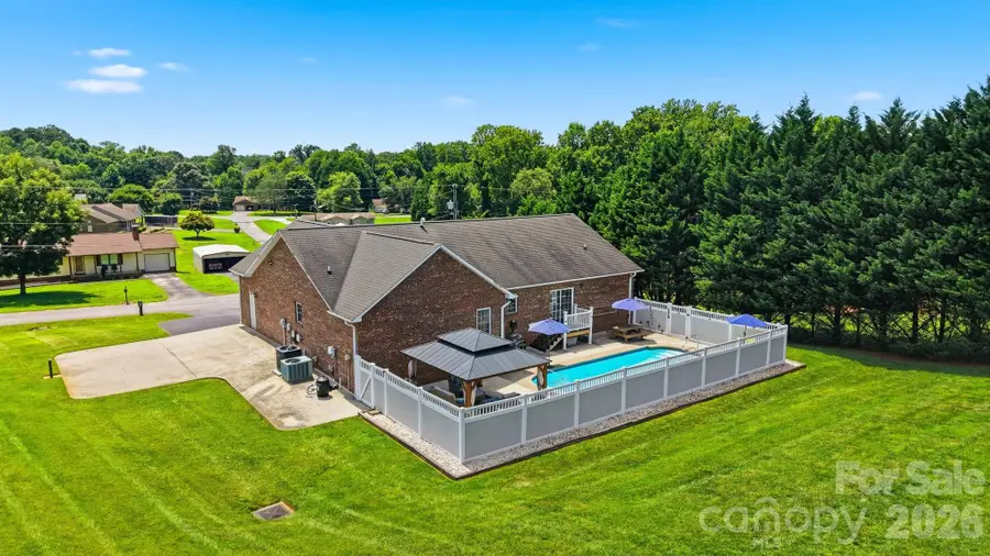 3315 47th Avenue Place Ne, Hickory, NC 28601 - #2
