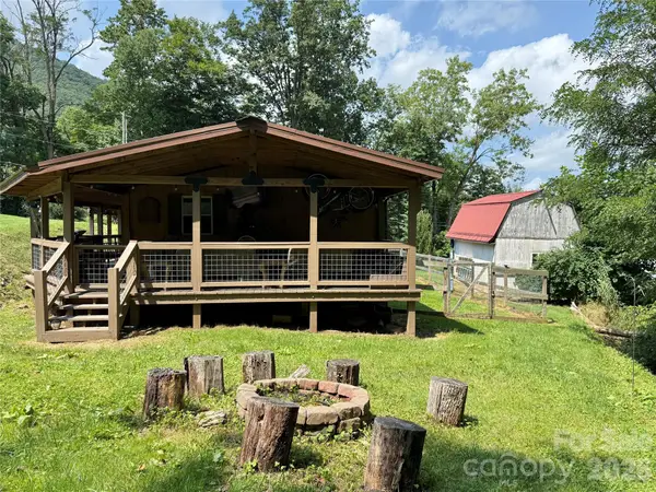433 Little Cove Road, Waynesville, NC 28786