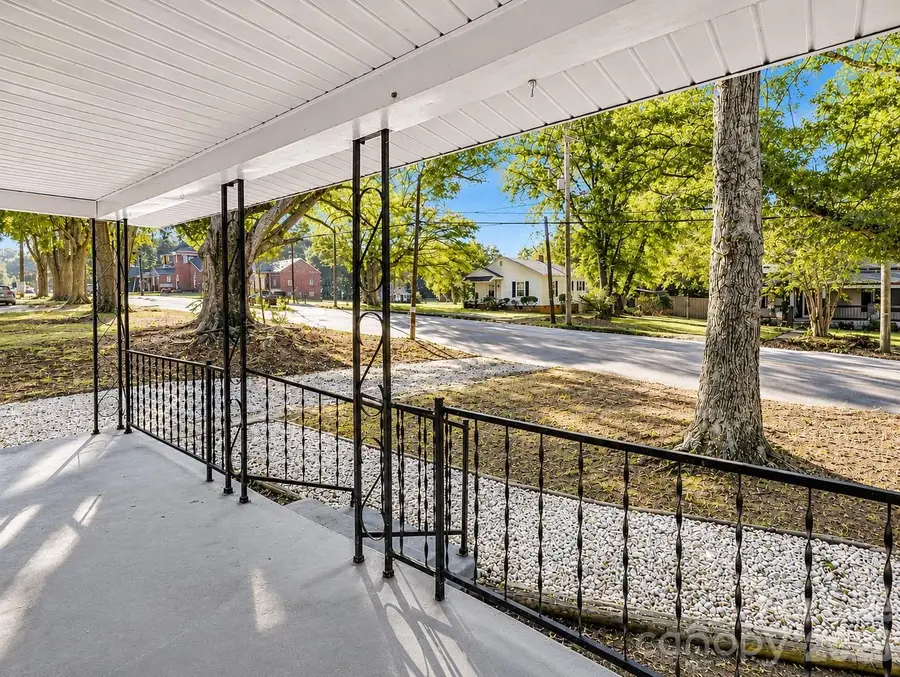 532 E Iredell Avenue, Mooresville, NC 28115 - #2