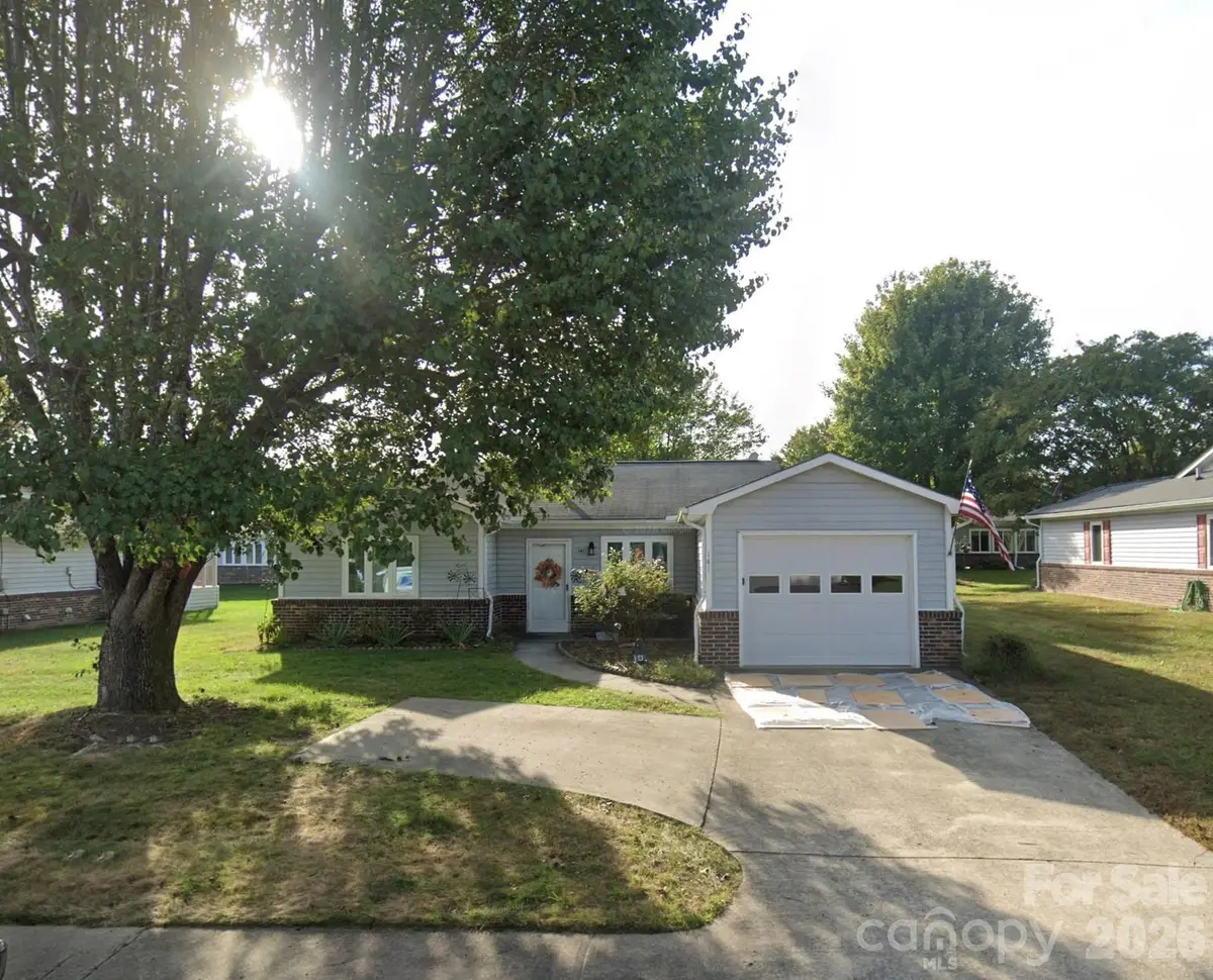 141 Derbyshire Drive, Hendersonville, NC 28792 - #1