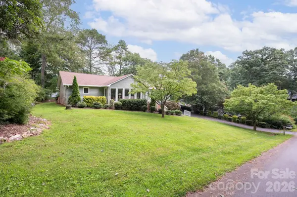 23 S Oaks Circle, Asheville, NC 28806