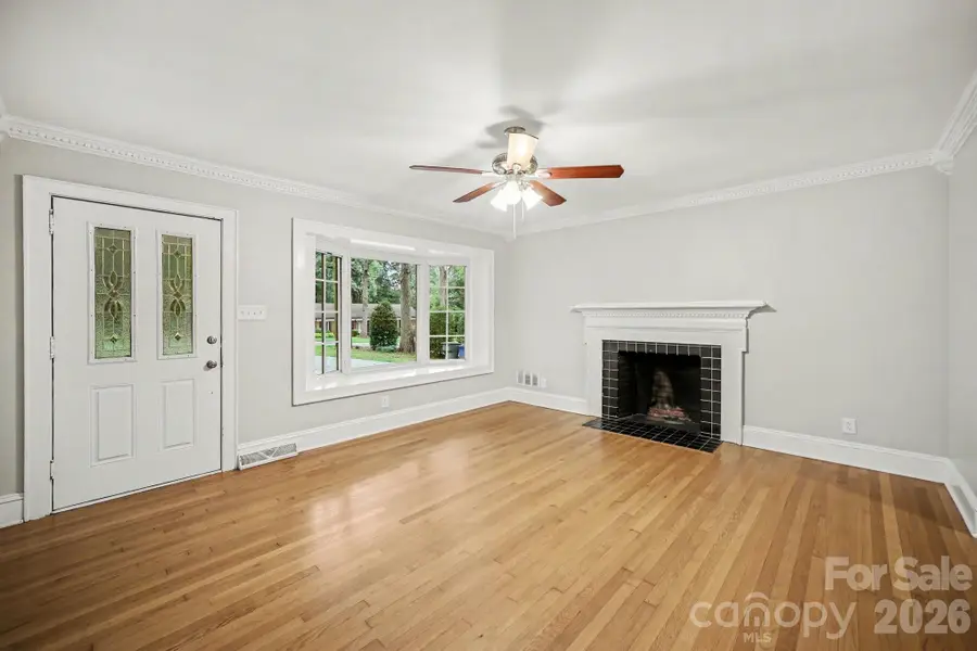 704 1st Avenue Place Ne, Conover, NC 28613 - #3